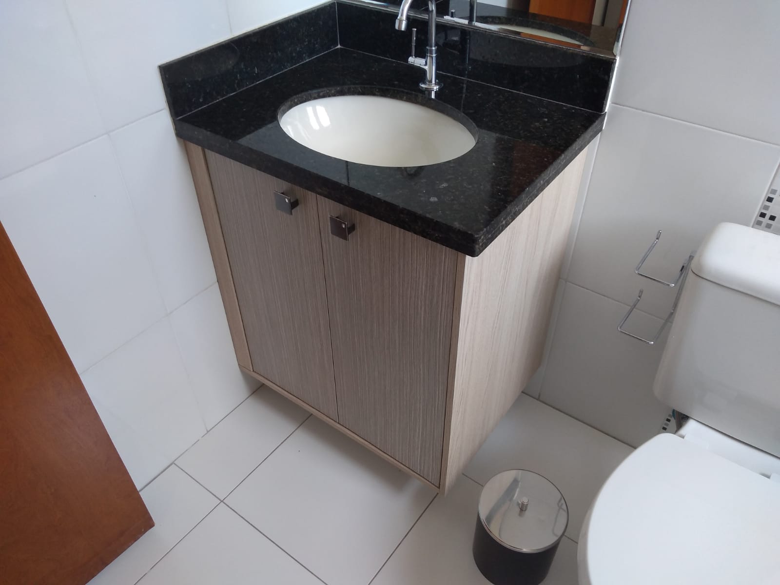 Sobrado Frontal de Esquina na Vila Carrão Semi Mobiliado - 85m² de Área Construída