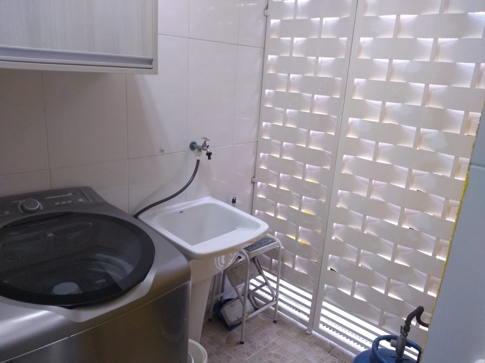 Sobrado Frontal de Esquina na Vila Carrão Semi Mobiliado - 85m² de Área Construída