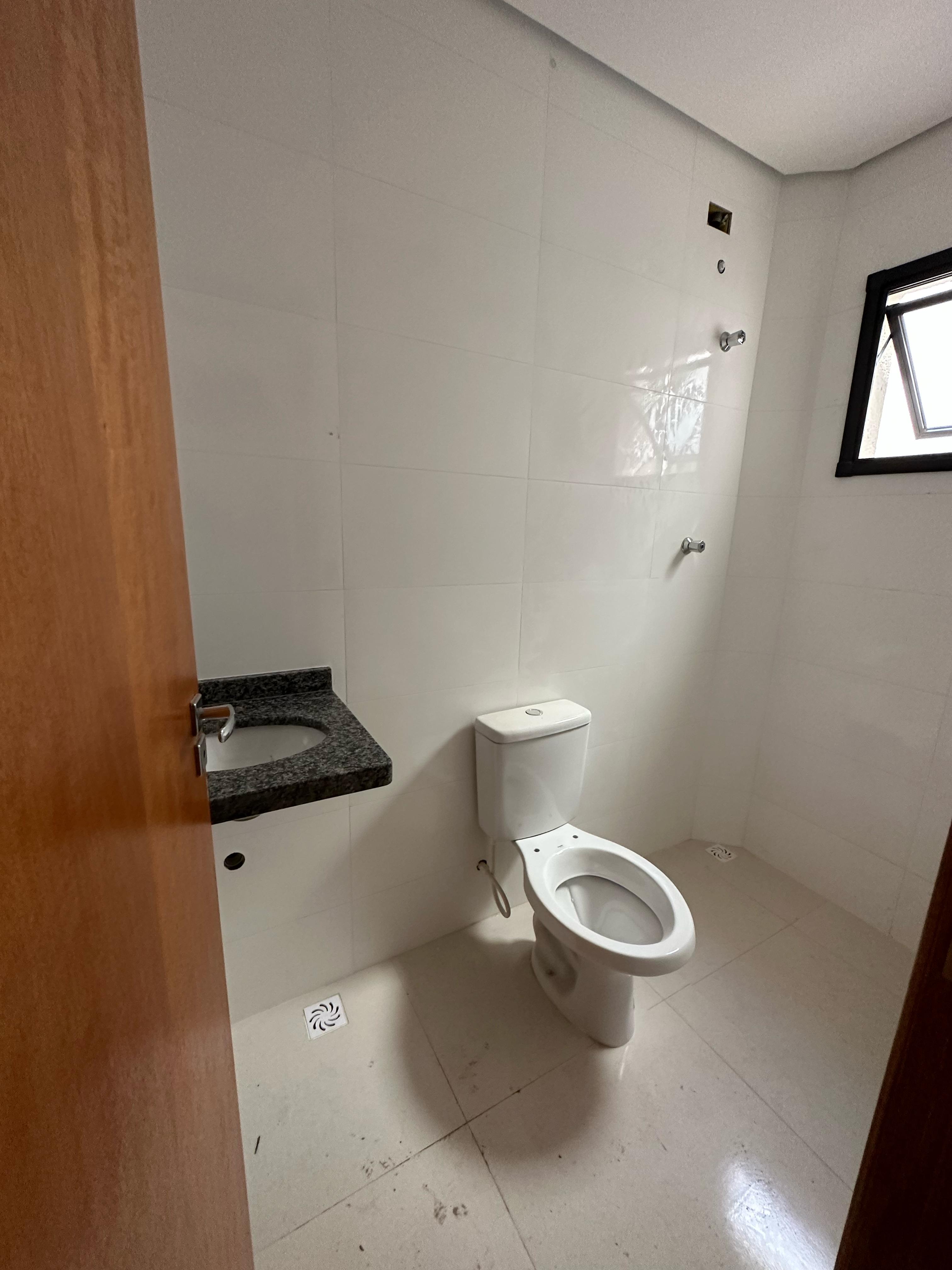 APARTAMENTO À VENDA – SEM CONDOMÍNIO (Prédio com Elevador)
