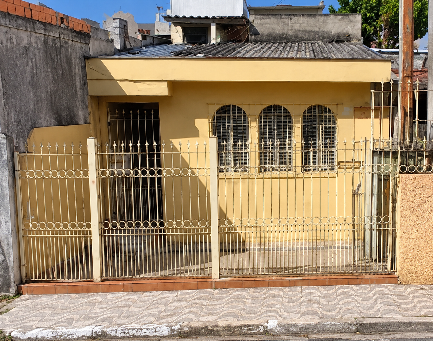 CASA COM 2 DORMITÓRIOS, 125M² E PRÓXIMA AO METRÔ POR APENAS R$ 275 MIL