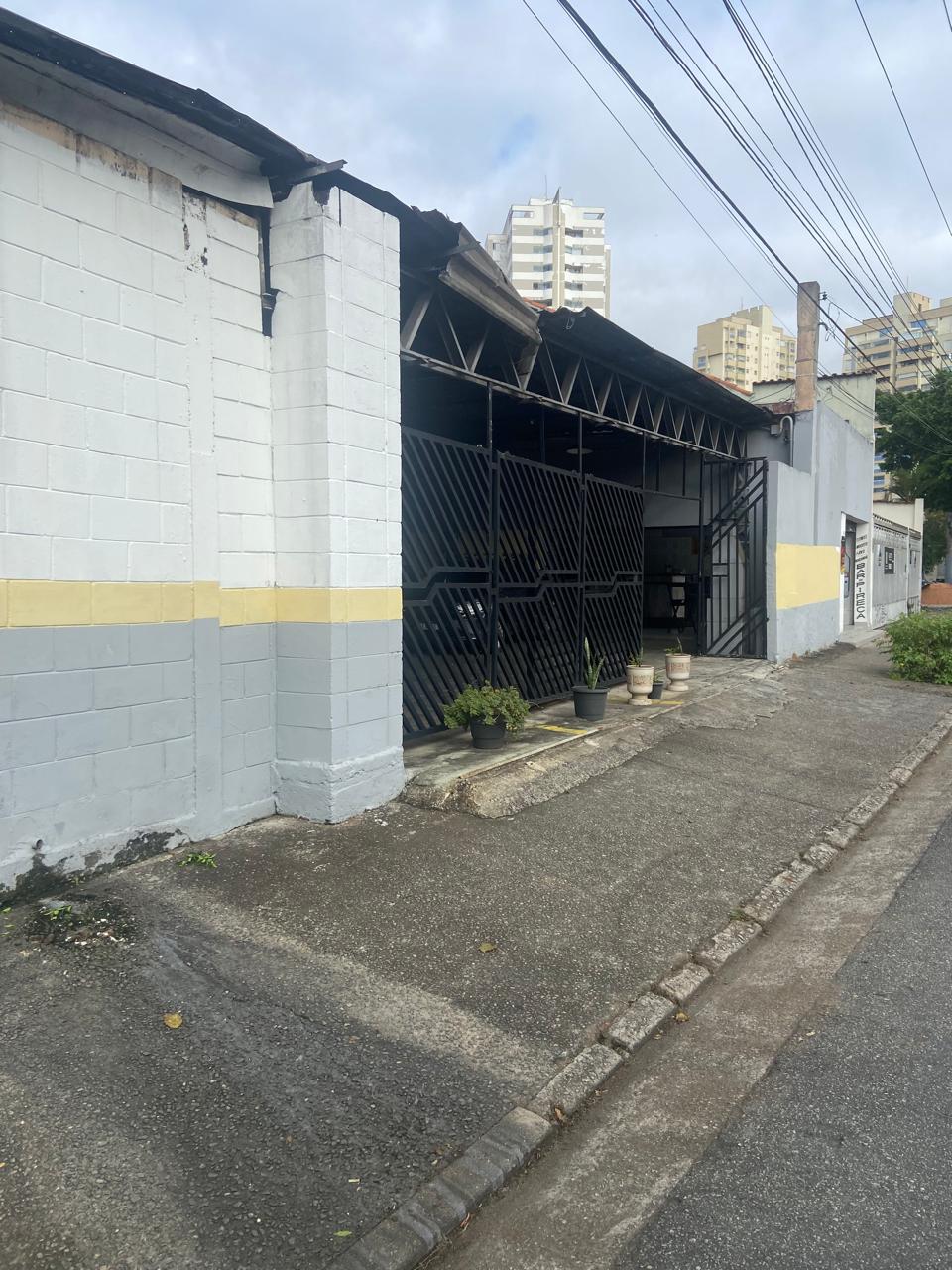 TERRENO DE ESQUINA À VENDA AO LADO DO CENTRO DE SANTO ANDRÉ – EXCELENTE OPORTUNIDADE PARA INCORPORAÇÃO