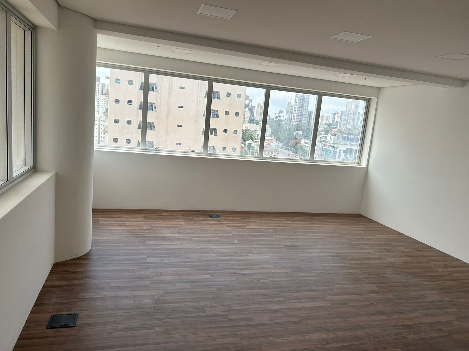 SALA COMERCIAL - Centro de Sto. André (Venda ou Locacão)
