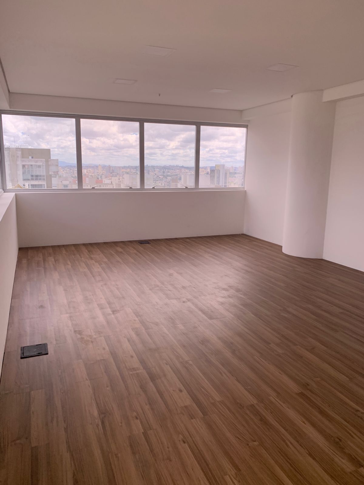 SALA COMERCIAL - Centro de Sto. André (Venda ou Locacão)