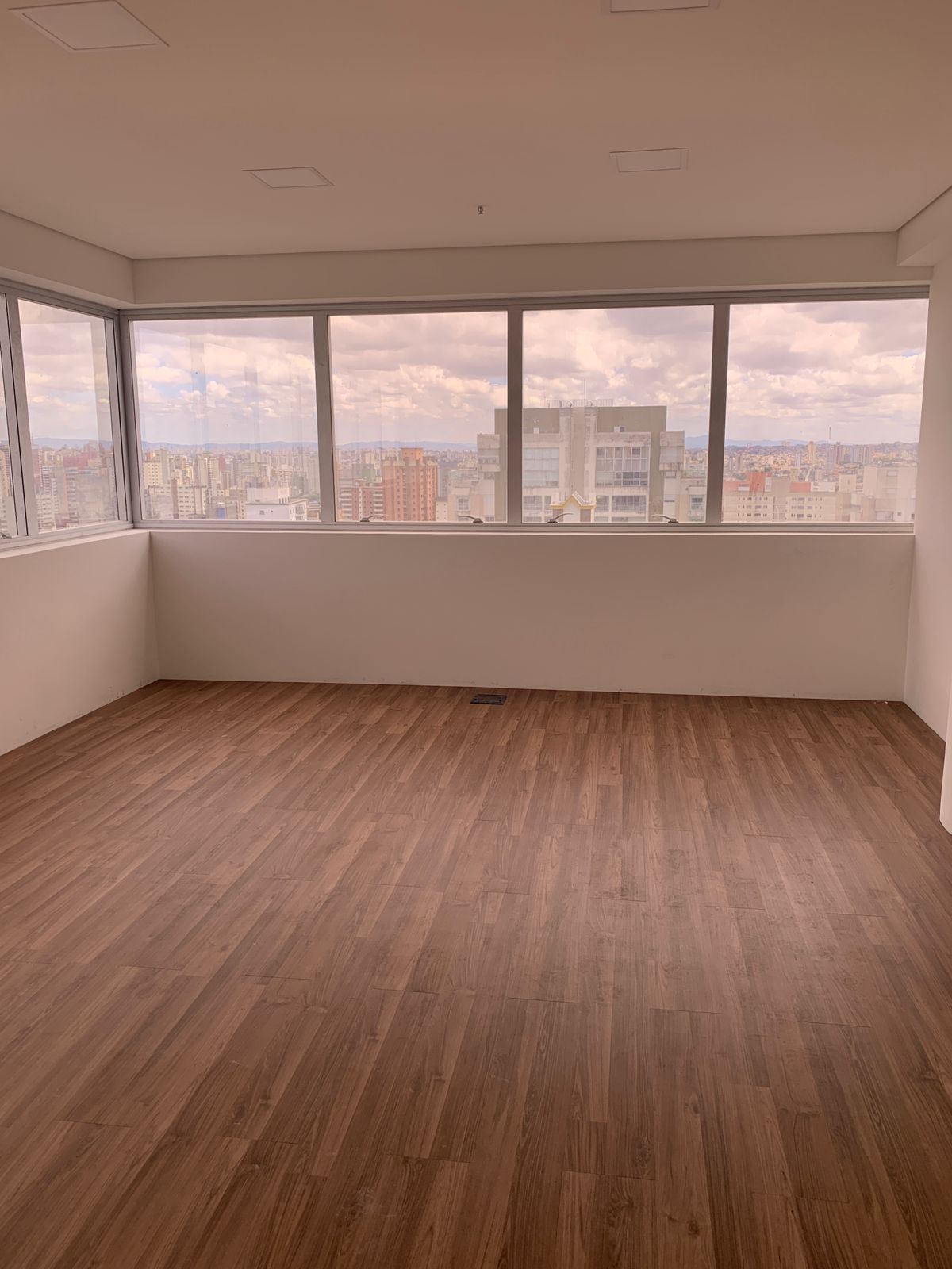 SALA COMERCIAL - Centro de Sto. André (Venda ou Locacão)
