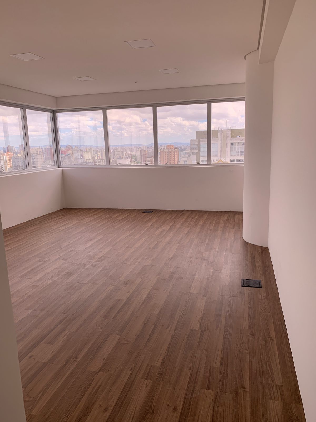SALA COMERCIAL - Centro de Sto. André (Venda ou Locacão)