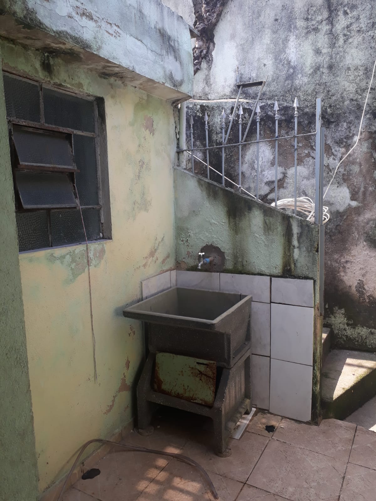 Casa Térrea em Lote Inteiro - Jardim Elba