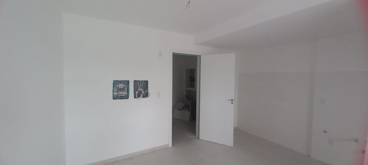 Apartamento Em Itapema, com 2 dormitórios, cozinha, sala, banheiro, área serviços e 1 garagem