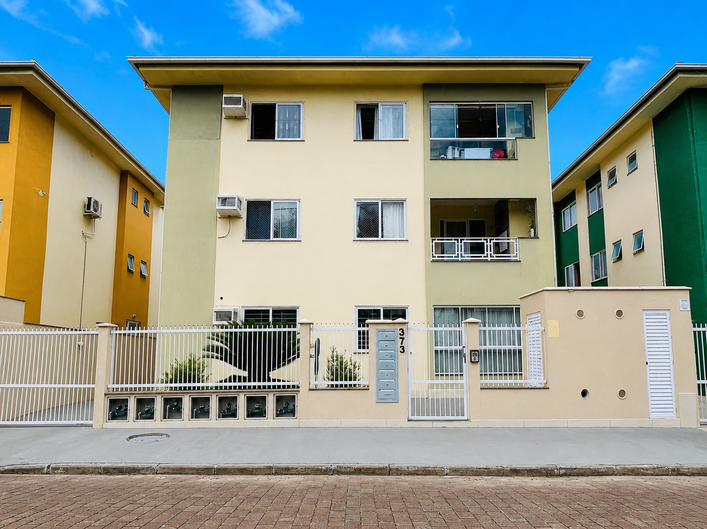 Apartamento 01 suíte + 01 dormitório, 02 vagas de garagem, no Bairro Estados em Indaial SC