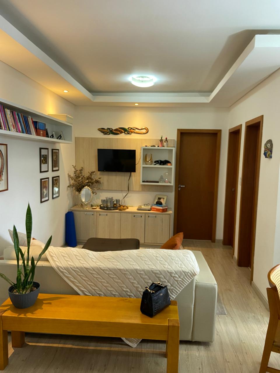 Apartamento à venda no Anita Garibaldi com 02 dormitórios, 1 vaga de garagem e elevador 