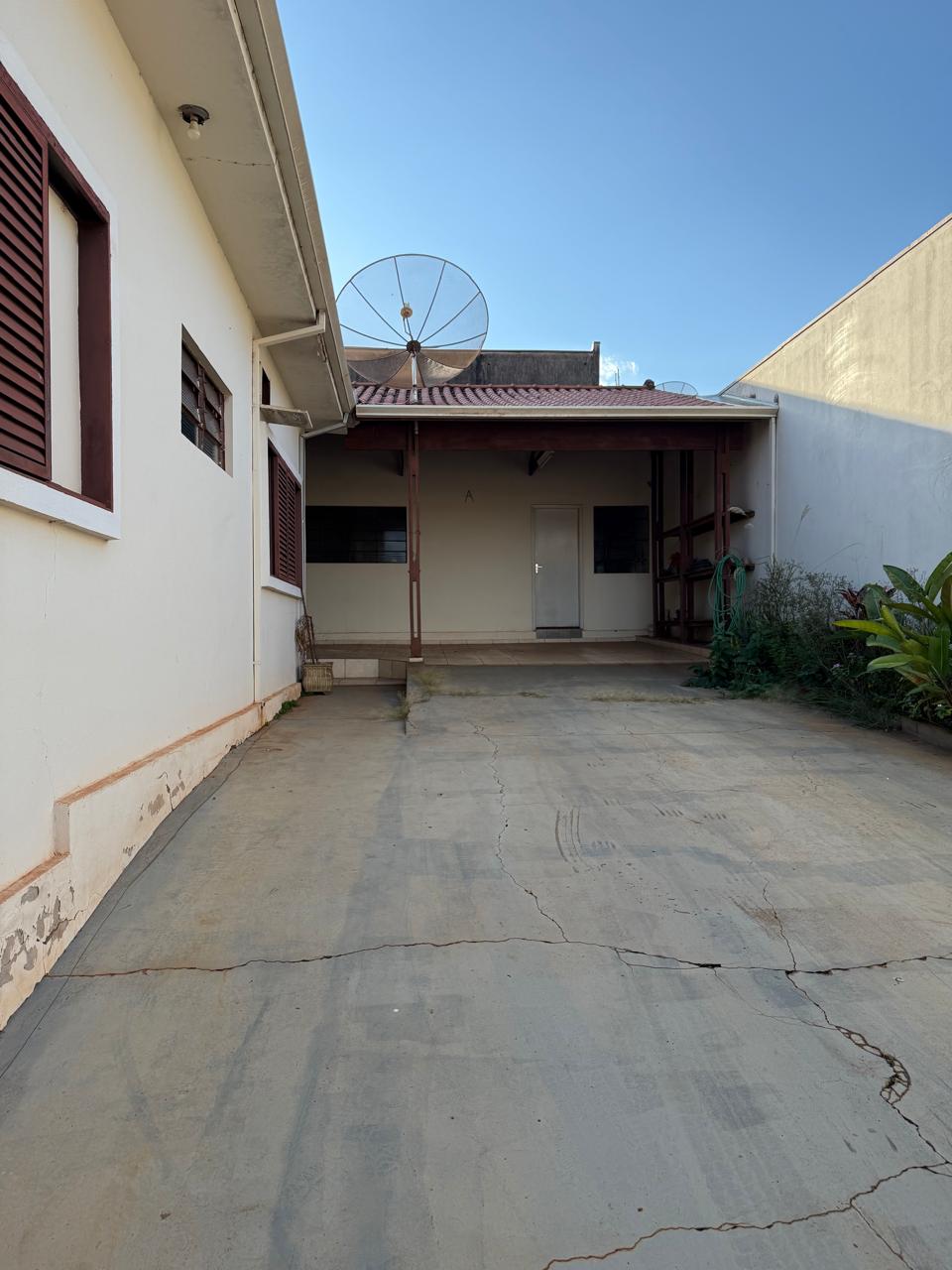 Imponente Casa Comercial na Avenida Tiradentes, Centro!