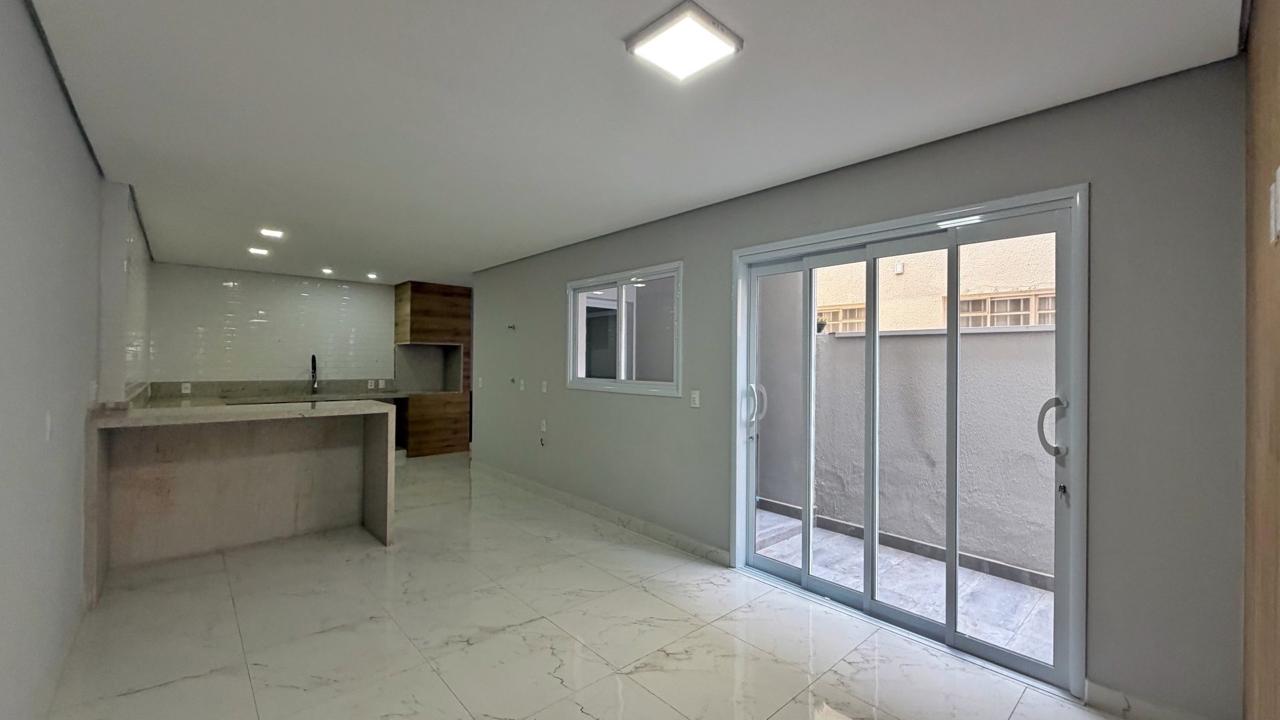 Sobrado 3 quartos no condomínio Residencial Maria Bonita em Indaiatuba SP
