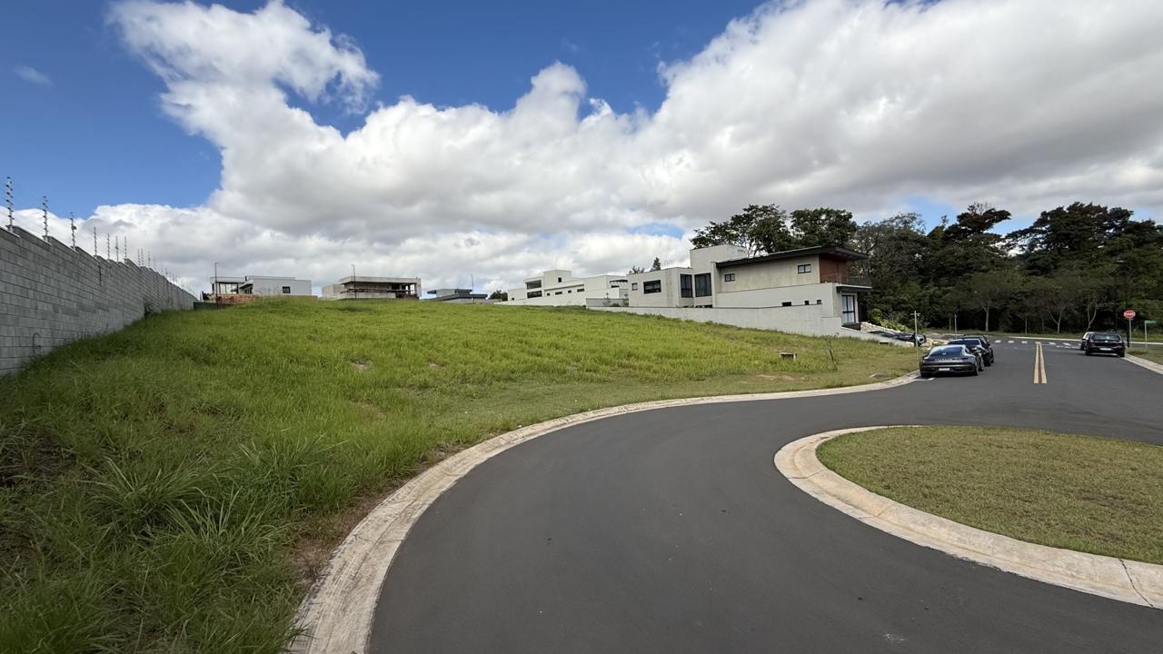 Terreno no Condomínio Villa dos Pinheiros em Indaiatuba 