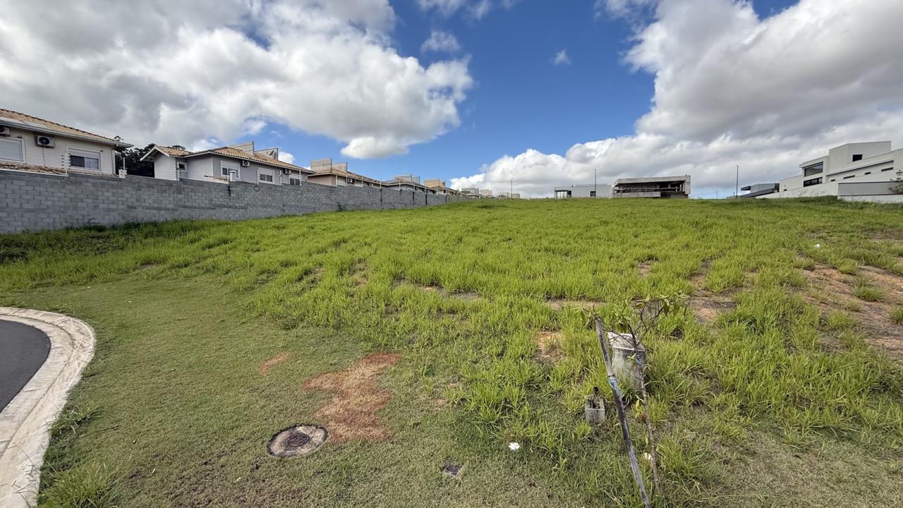 Terreno no Condomínio Villa dos Pinheiros em Indaiatuba 