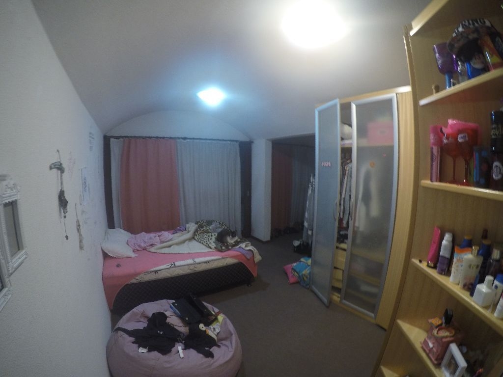 Casa 4 dormitórios 