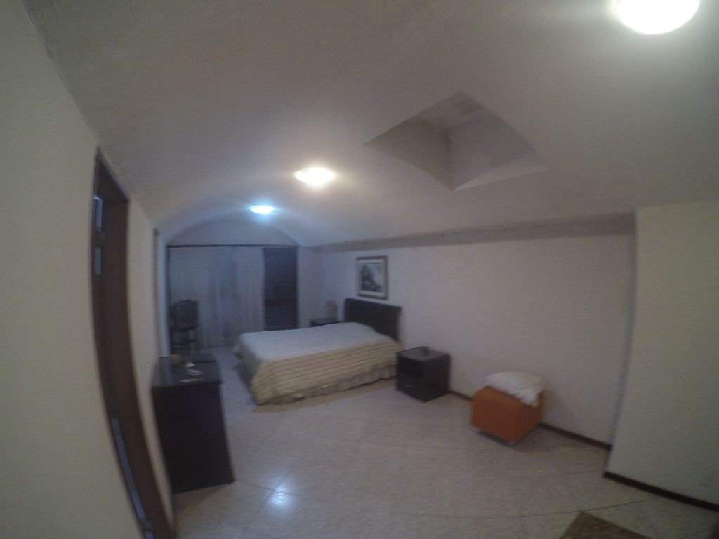 Casa 4 dormitórios 