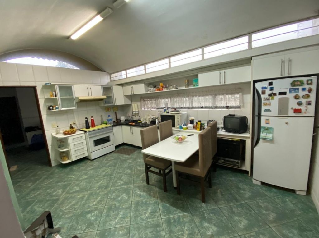 Casa 4 dormitórios 