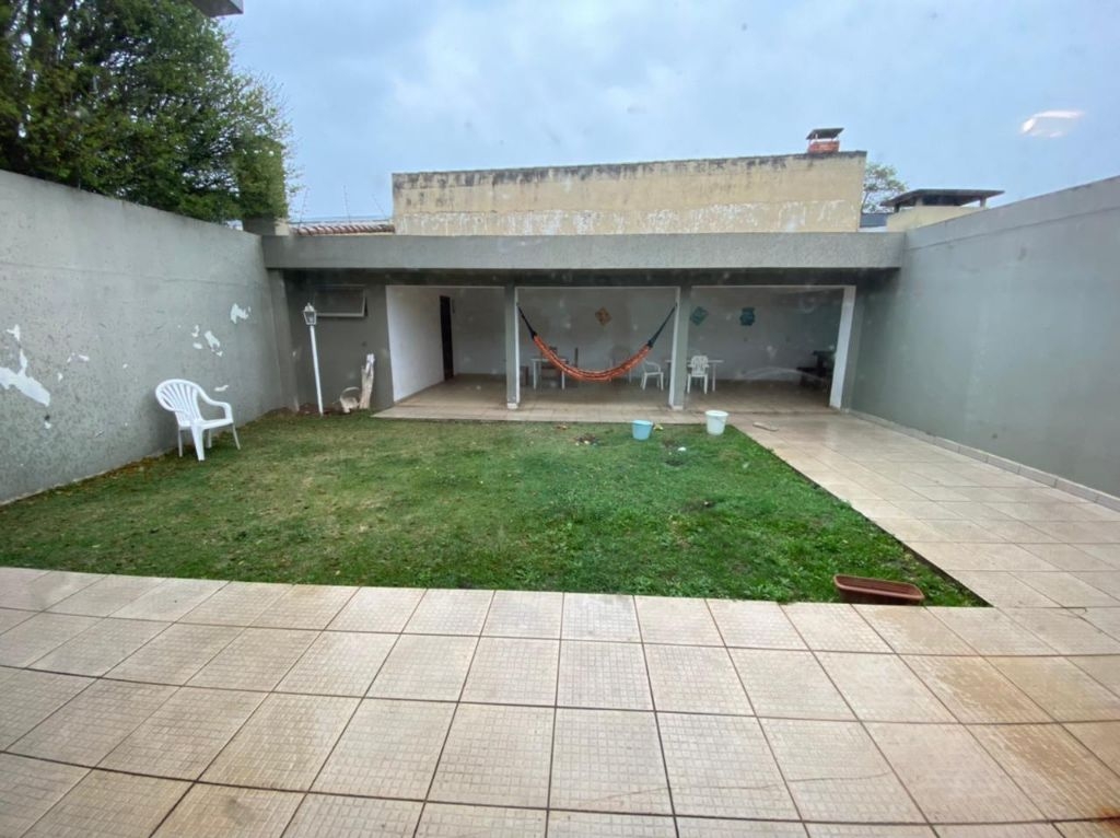 Casa 4 dormitórios 