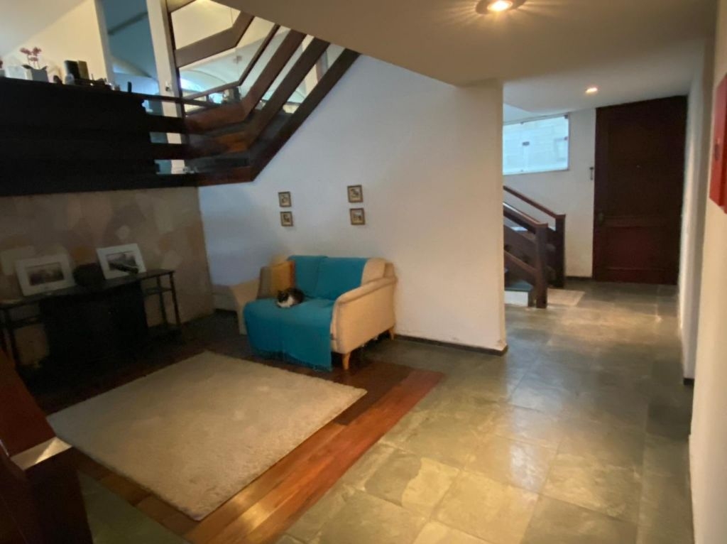 Casa 4 dormitórios 