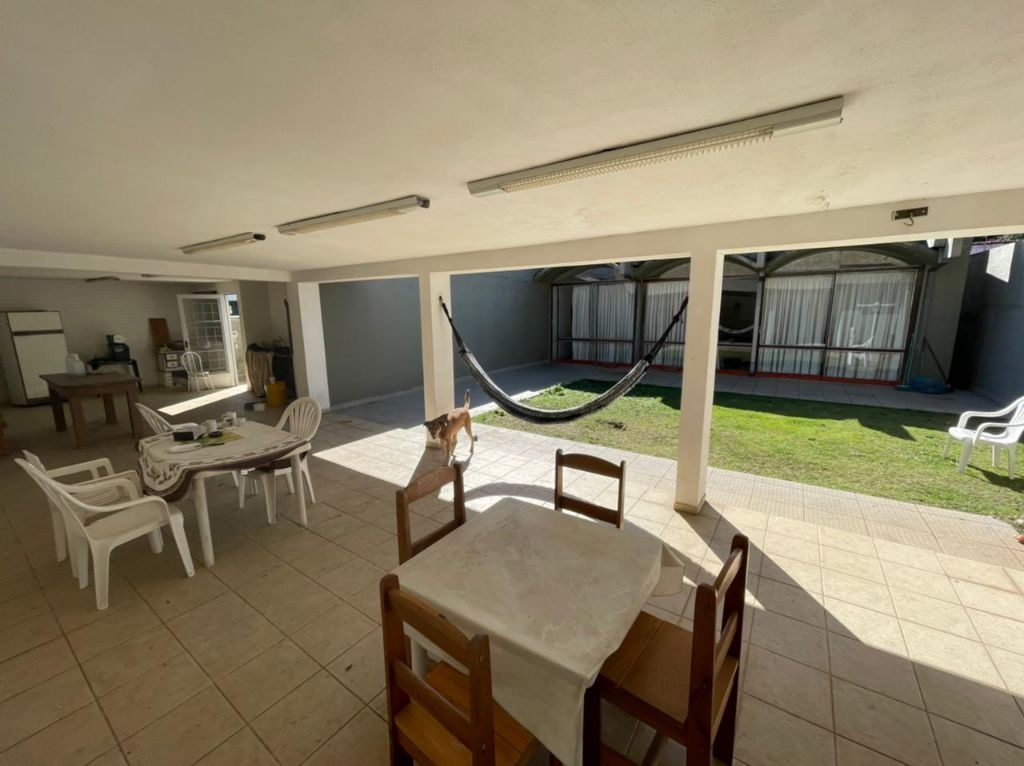 Casa 4 dormitórios 