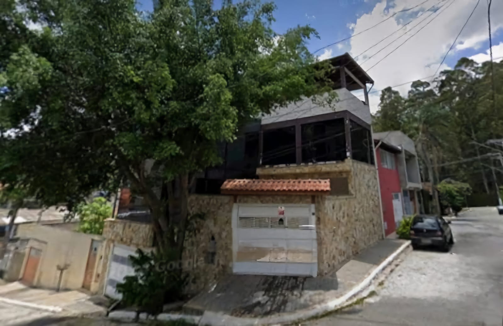 Casa  de esquina com 3 níveis