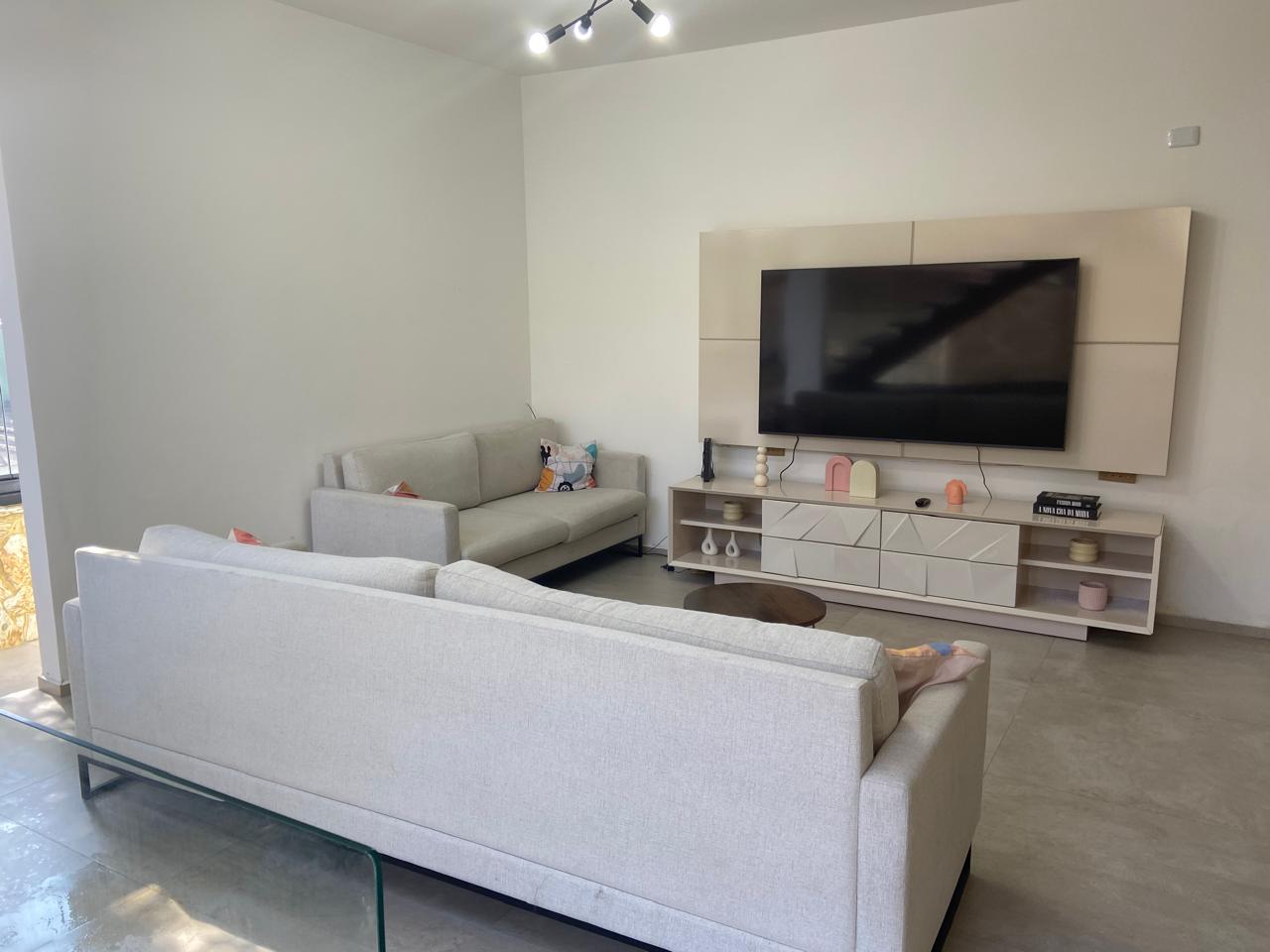 Casa  de esquina com 3 níveis