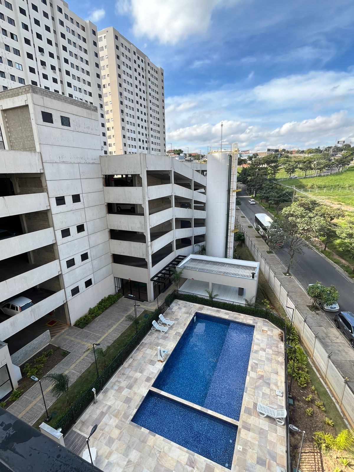 Alugo APARTAMENTO 2 DORM. 1 SUÍTE - 1ª LOCAÇÃO