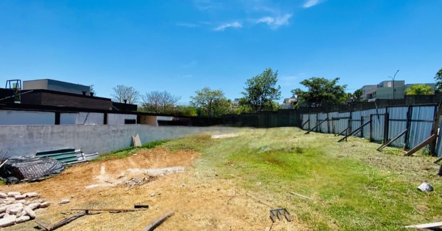 VENDO-TERRENO DE ESQUINA 572m² - 2 RUAS SEM SAÍDA - Em frente ao lazer - Zurich - Swiss Park - R$ 1.200.000