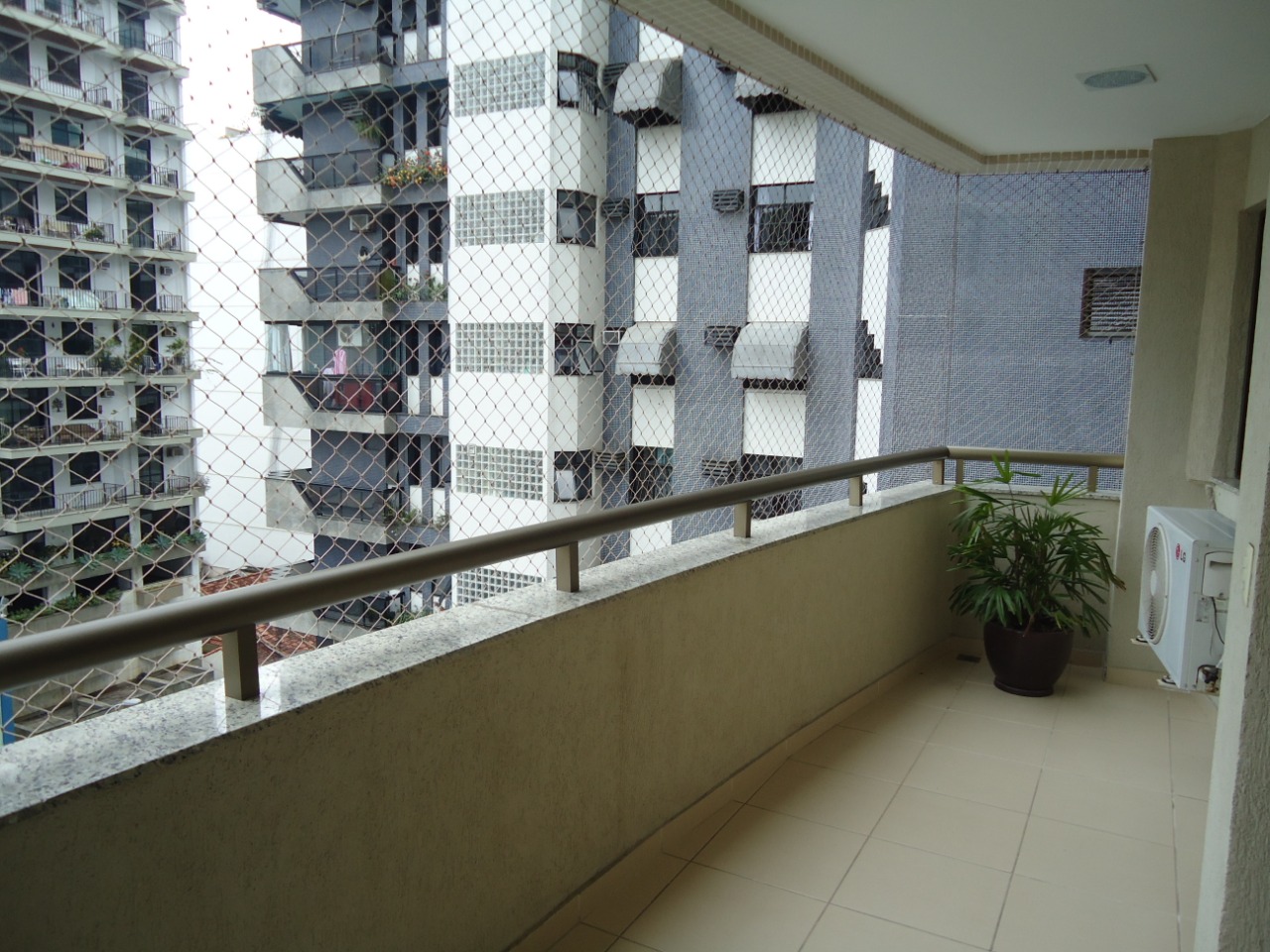 Apartamento 3 Quartos no Condomínio  Residencial Petra em Icaraí- Niterói-RJ.