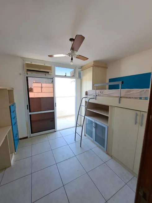 Cobertura com 3 Quartos e 3 Suítes à Venda Condomínio Praias Oceanicas, 225 m² por R$ 880.000 