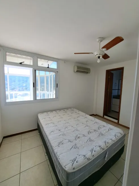 Cobertura com 3 Quartos e 3 Suítes à Venda Condomínio Praias Oceanicas, 225 m² por R$ 880.000 