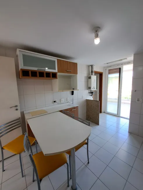 Cobertura com 3 Quartos e 3 Suítes à Venda Condomínio Praias Oceanicas, 225 m² por R$ 880.000 