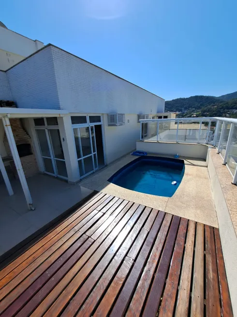 Cobertura com 3 Quartos e 3 Suítes à Venda Condomínio Praias Oceanicas, 225 m² por R$ 880.000 