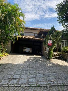 Casa 3 quartos sendo 1 suíte no Condomínio Residencial Camboatá em Piratininga - Niterói-RJ.