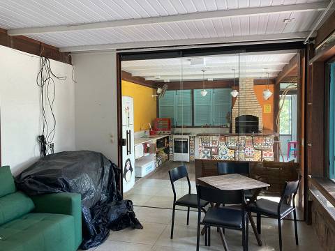 Casa 3 quartos sendo 1 suíte no Condomínio Residencial Camboatá em Piratininga - Niterói-RJ.