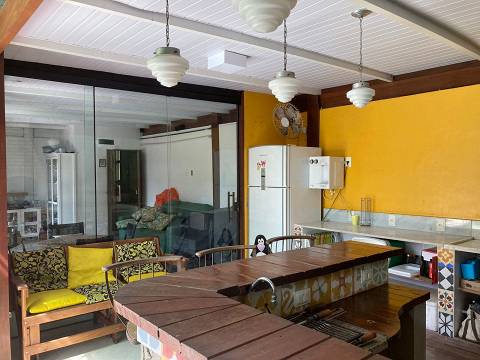 Casa 3 quartos sendo 1 suíte no Condomínio Residencial Camboatá em Piratininga - Niterói-RJ.