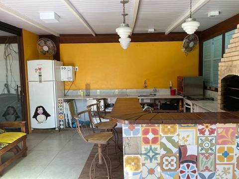 Casa 3 quartos sendo 1 suíte no Condomínio Residencial Camboatá em Piratininga - Niterói-RJ.