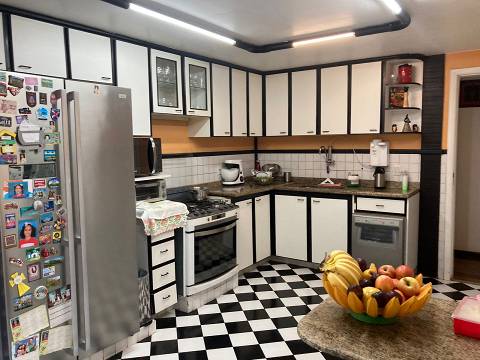 Casa 3 quartos sendo 1 suíte no Condomínio Residencial Camboatá em Piratininga - Niterói-RJ.