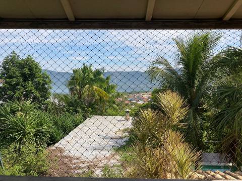 Casa 3 quartos sendo 1 suíte no Condomínio Residencial Camboatá em Piratininga - Niterói-RJ.