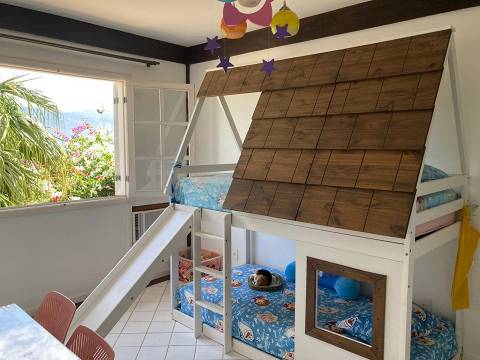 Casa 3 quartos sendo 1 suíte no Condomínio Residencial Camboatá em Piratininga - Niterói-RJ.