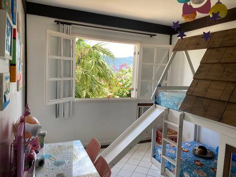 Casa 3 quartos sendo 1 suíte no Condomínio Residencial Camboatá em Piratininga - Niterói-RJ.