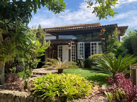 Casa 3 quartos sendo 1 suíte no Condomínio Residencial Camboatá em Piratininga - Niterói-RJ.