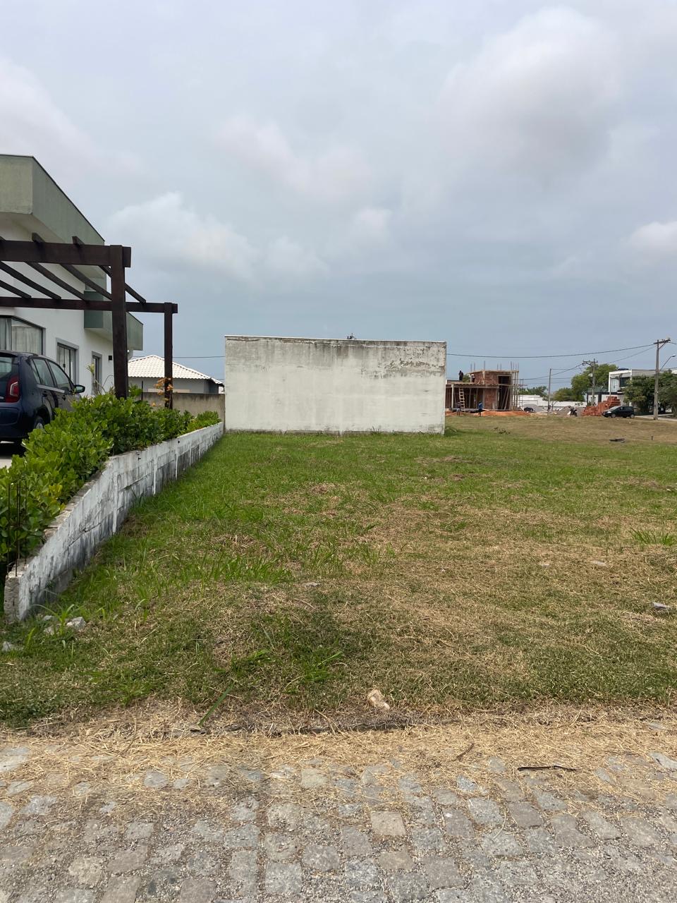 Terreno à venda no Condomínio Vivere Jardim Residencial em Maricá