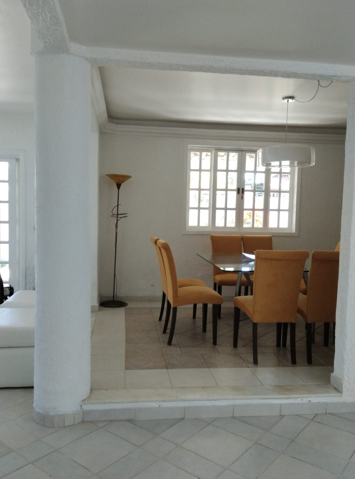Casa Duplex  com  4 Quartos em Itaipu - Niterói - RJ.