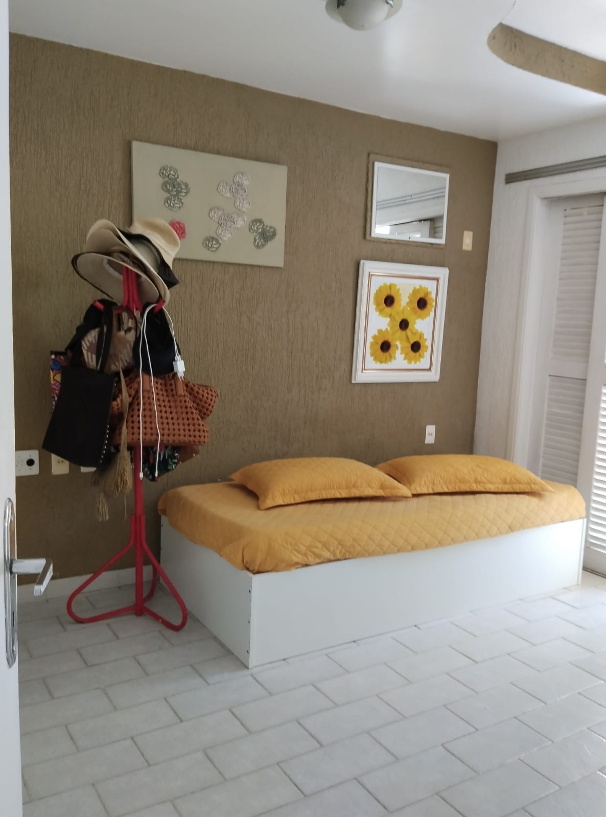 Casa Duplex  com  4 Quartos em Itaipu - Niterói - RJ.