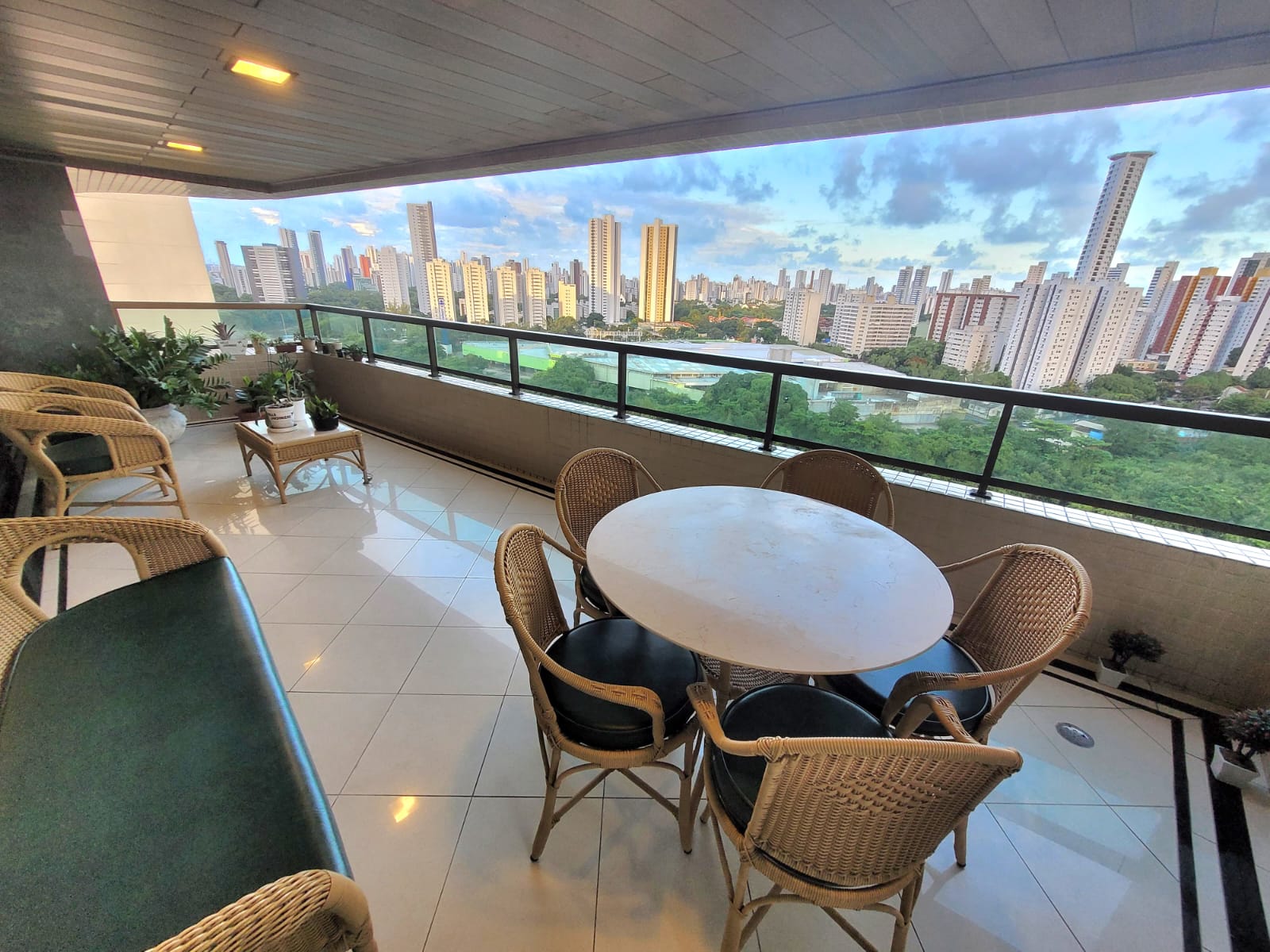Apartamento 290m², 4 suítes e lazer completo – Recife. (Ref.: R2030526)