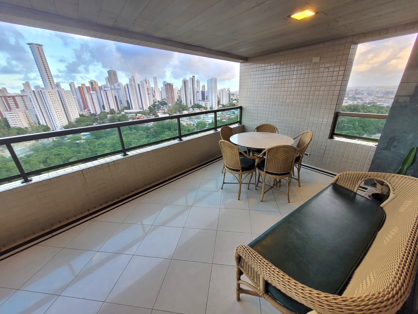 Apartamento 290m², 4 suítes e lazer completo – Recife. (Ref.: R2030526)