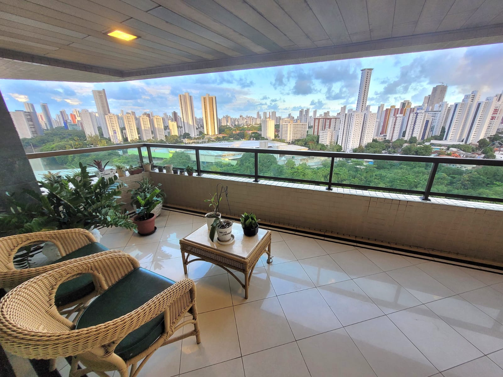 Apartamento 290m², 4 suítes e lazer completo – Recife. (Ref.: R2030526)