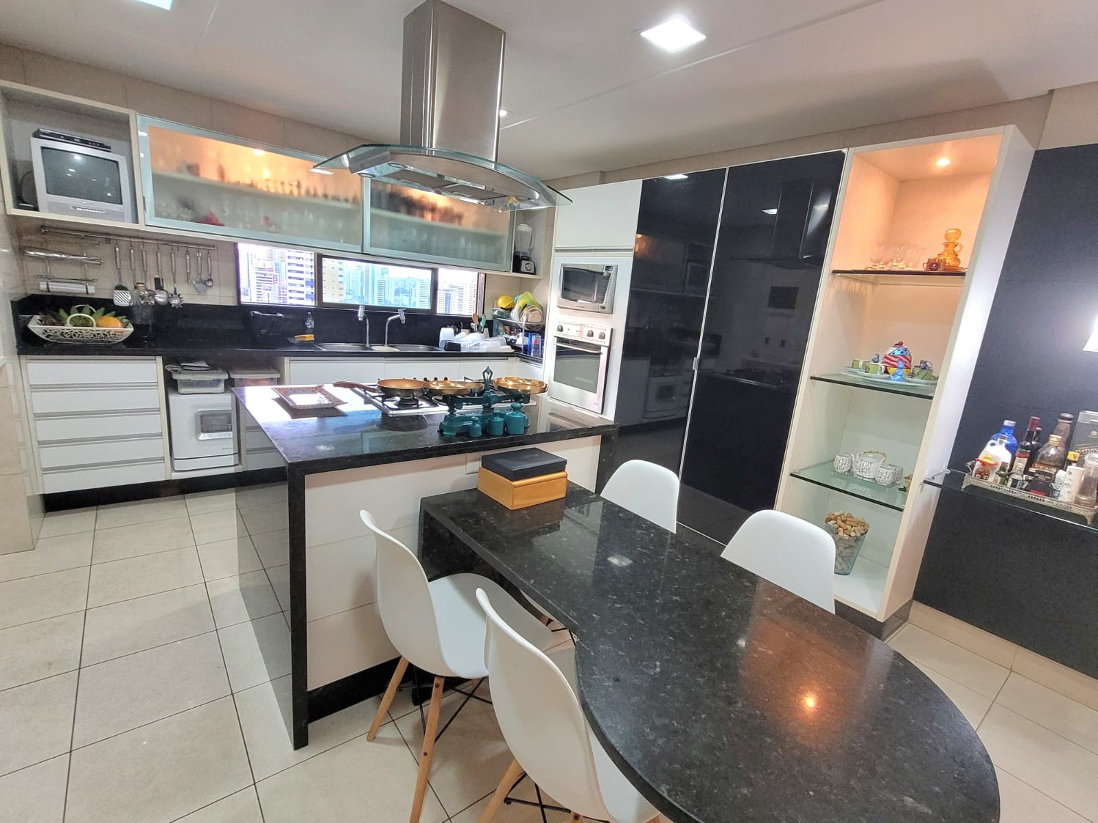 Apartamento 290m², 4 suítes e lazer completo – Recife. (Ref.: R2030526)