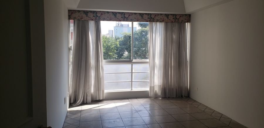 Apartamento para Alugar no bairro Higienópolis em São Paulo - SP. 2 banheiros, 2 dormitórios, 1 suíte, 1 vaga na garagem, 1 cozinha, área de serviço, sala de jantar. - VM - 255