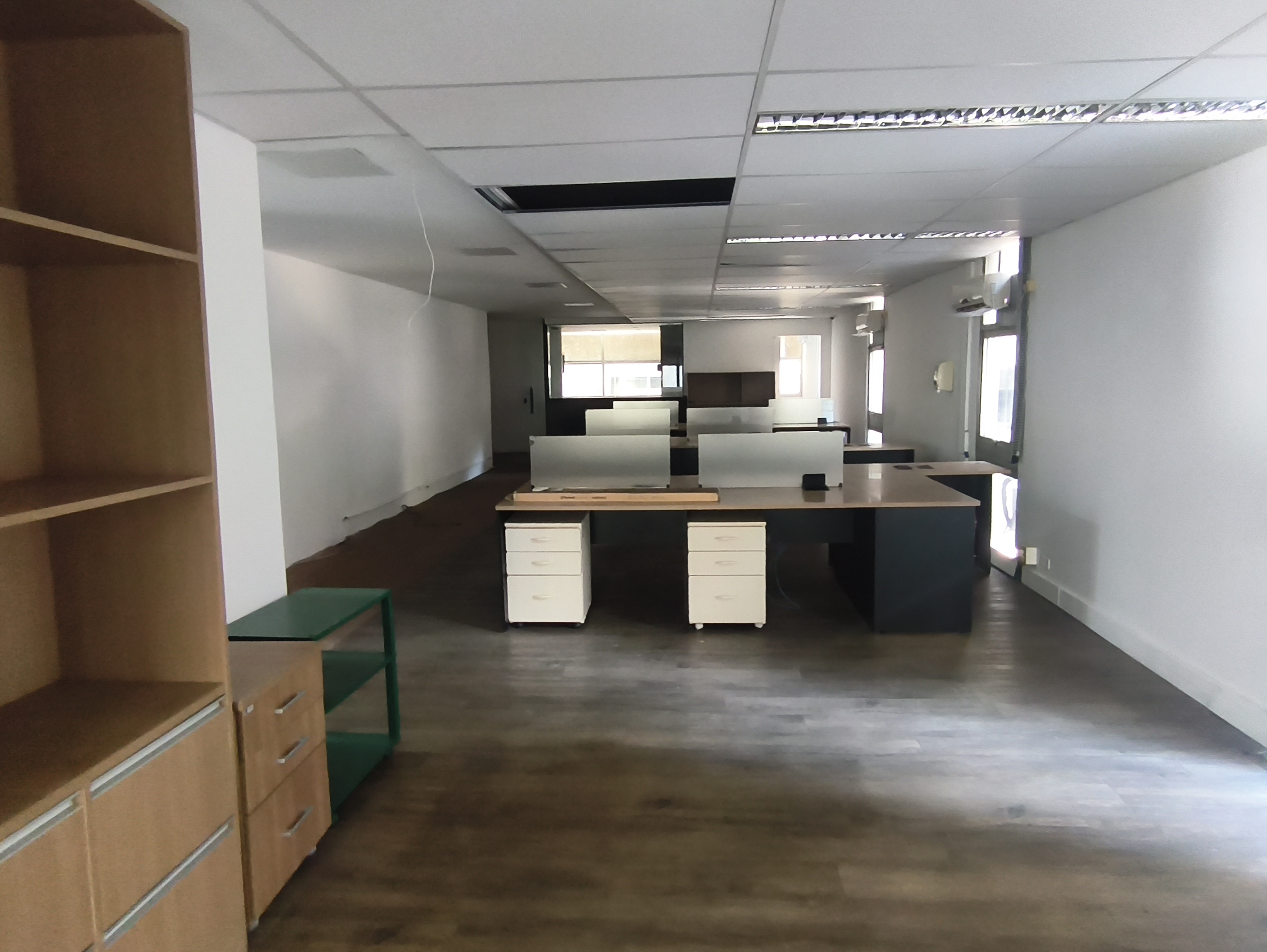 EXCELENTE CONJUNTO COMERCIAL P/  LOCAÇÃO, 320 m², C/ 05 V. Gar.